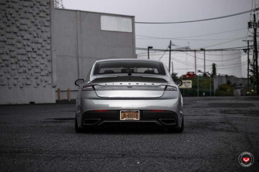  Lincoln MKZ on Vossen Wheels (CG-203) 2017 года  (фото 21 из 30)